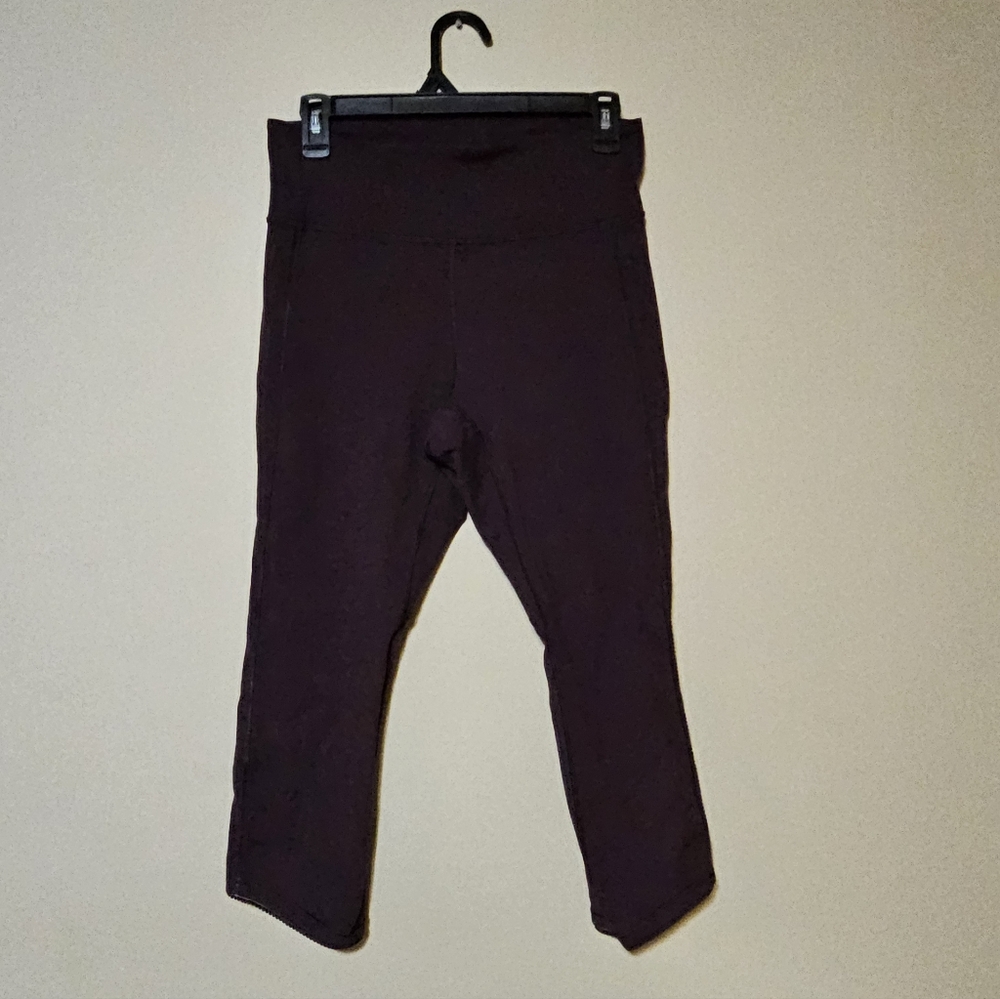 Lululemon Capri Pants Women’s Size 8 Plum Purple Colored Athletic Leggings